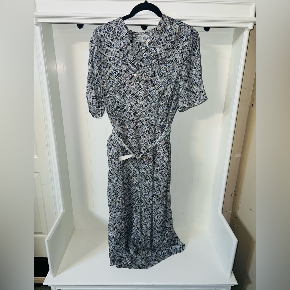 Vintage Black and White Lady Petite Women's Dress
